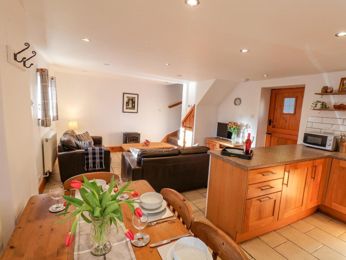 Hayloft Cottage Staintondale 外观 照片