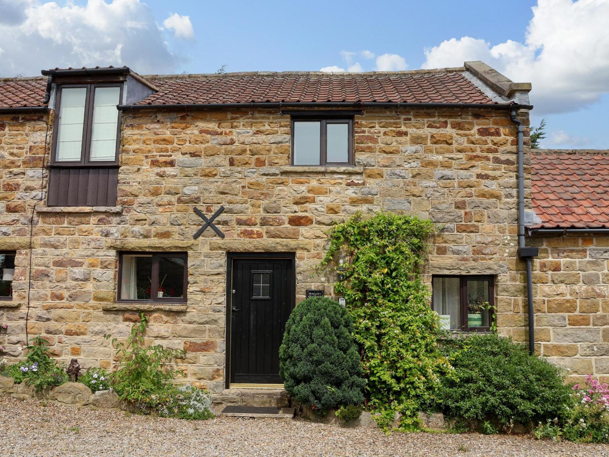 Hayloft Cottage Staintondale 外观 照片